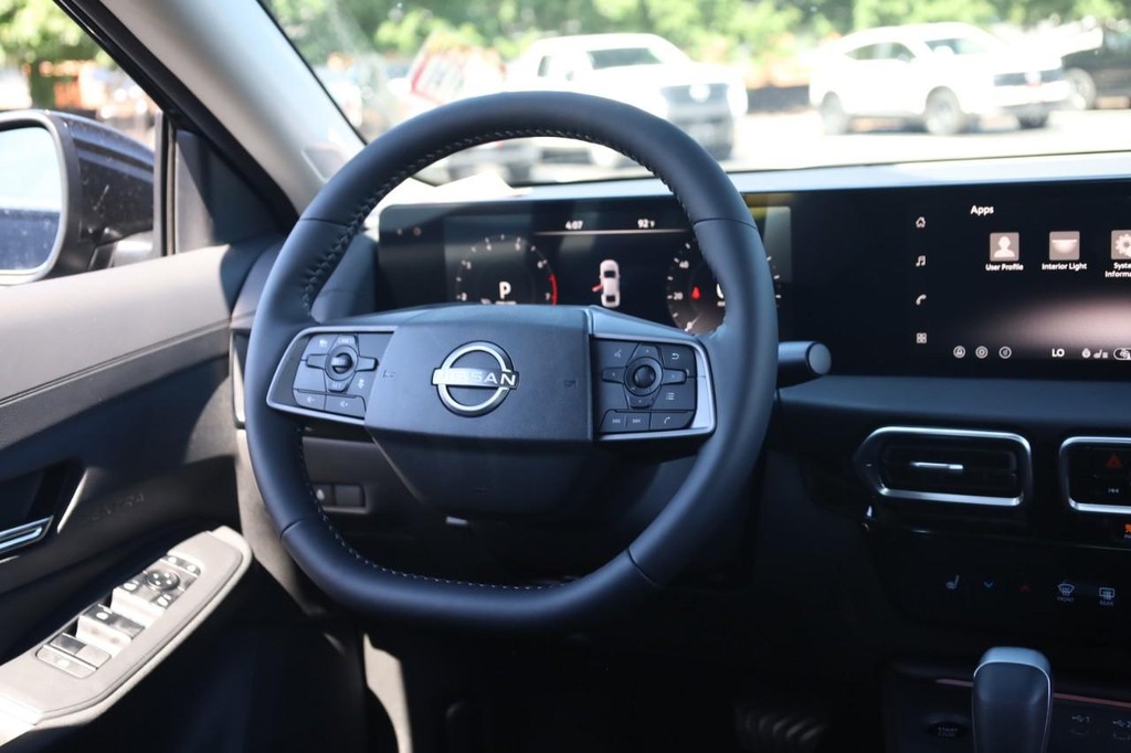 Nissan Sentra Vehicle Image 22