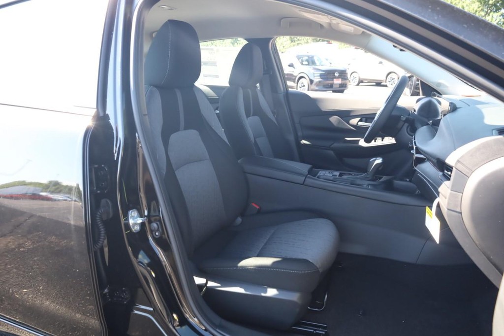 Nissan Sentra Vehicle Image 23