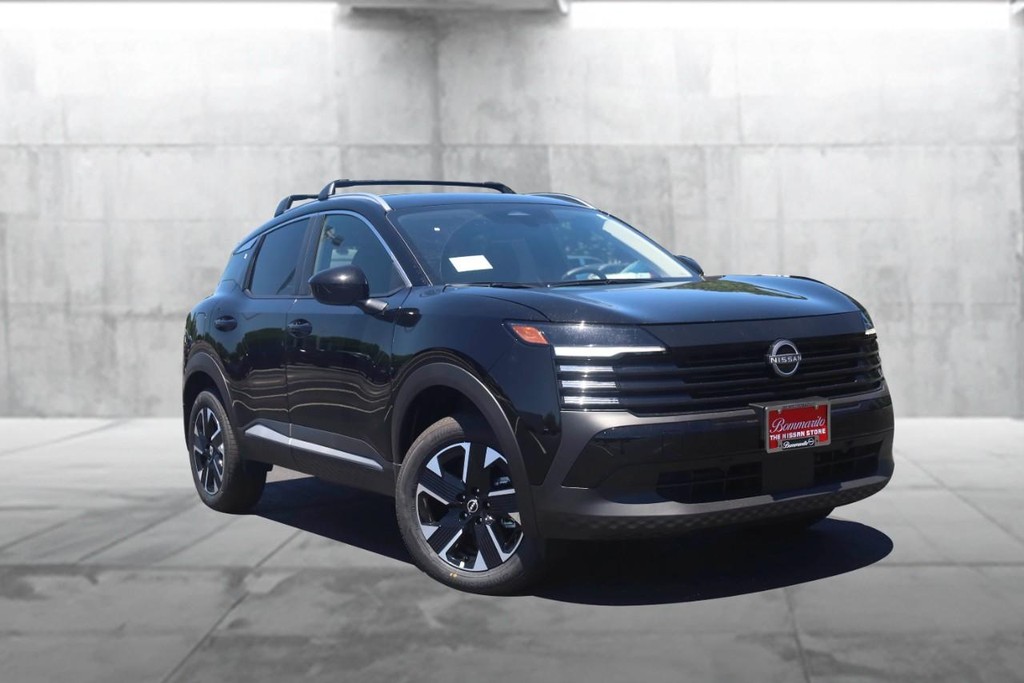 Nissan Kicks Vehicle Image 02