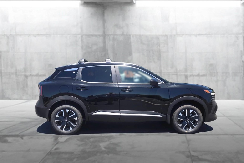 Nissan Kicks Vehicle Image 05