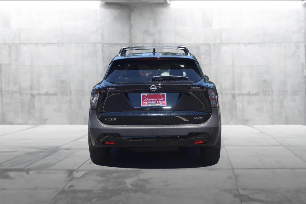 Nissan Kicks Vehicle Image 06