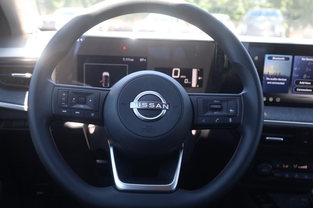 Nissan Kicks Vehicle Image 08