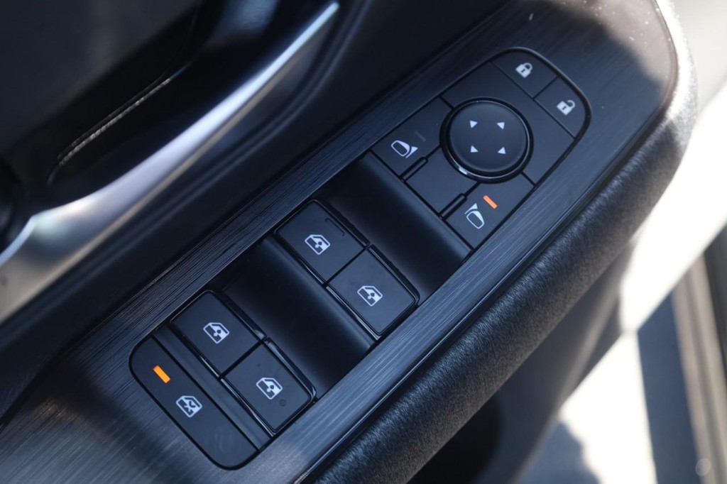 Nissan Kicks Vehicle Image 11