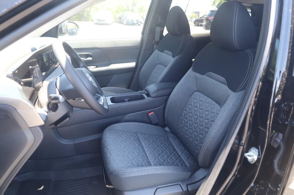 Nissan Kicks Vehicle Image 19