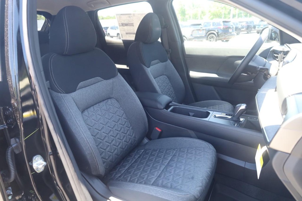 Nissan Kicks Vehicle Image 20
