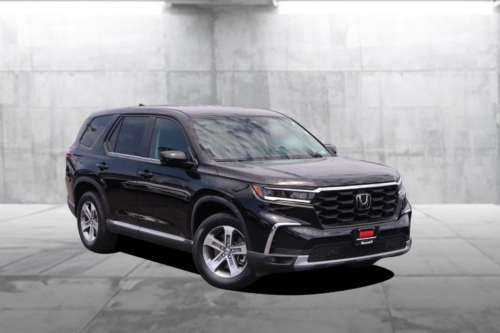 Honda Pilot Vehicle Full-screen Gallery Image 02