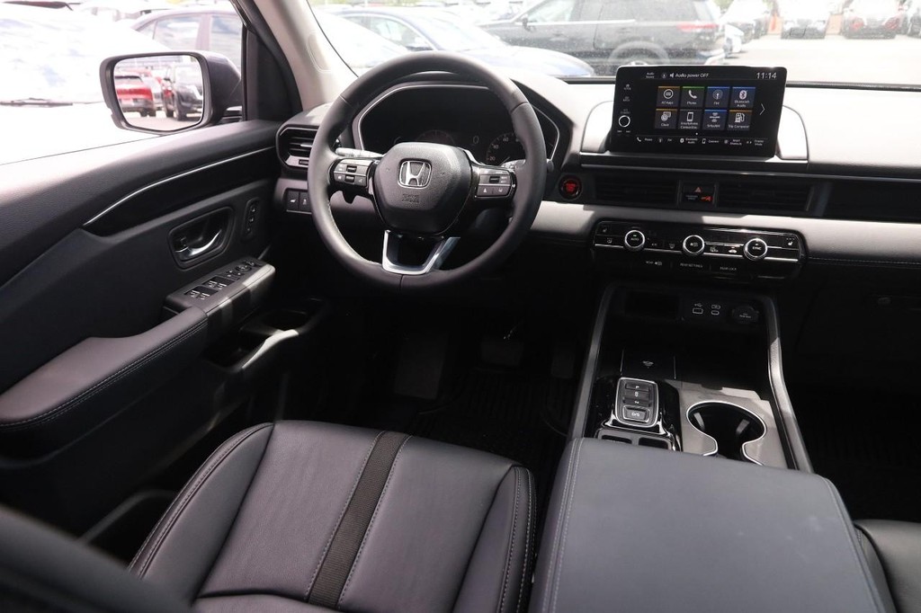 Honda Pilot Vehicle Full-screen Gallery Image 24