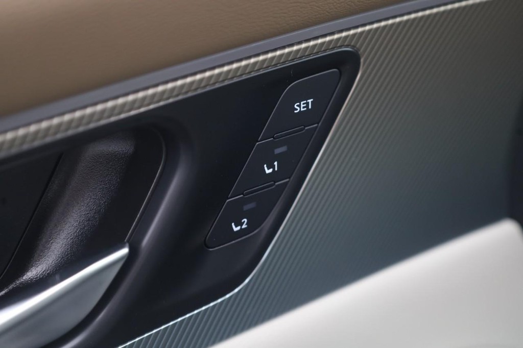 Nissan Murano Vehicle Image 12