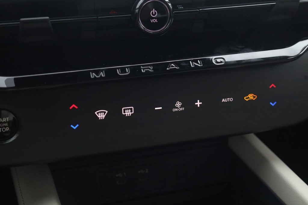 Nissan Murano Vehicle Image 17