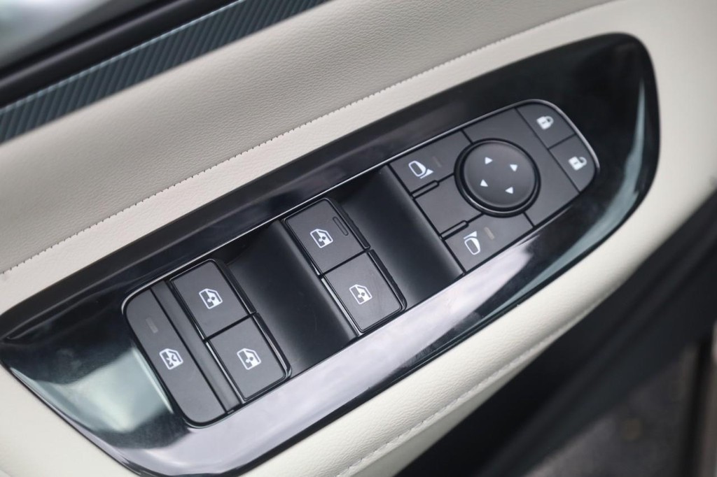 Nissan Murano Vehicle Image 11