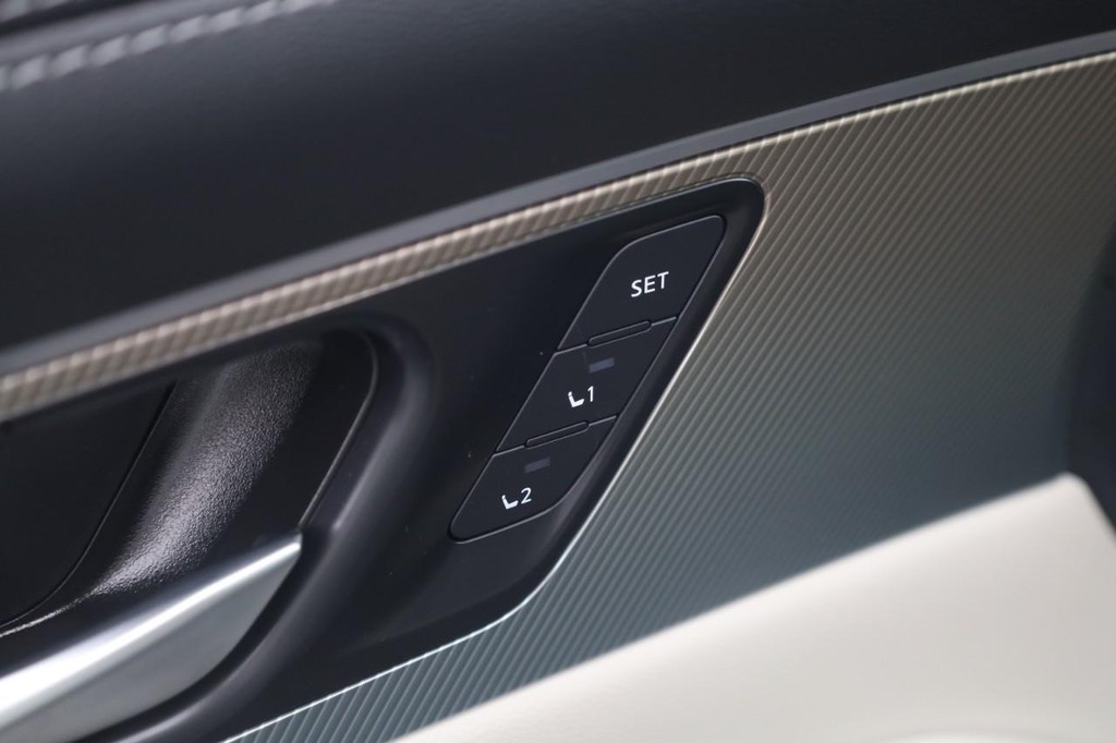 Nissan Murano Vehicle Image 12
