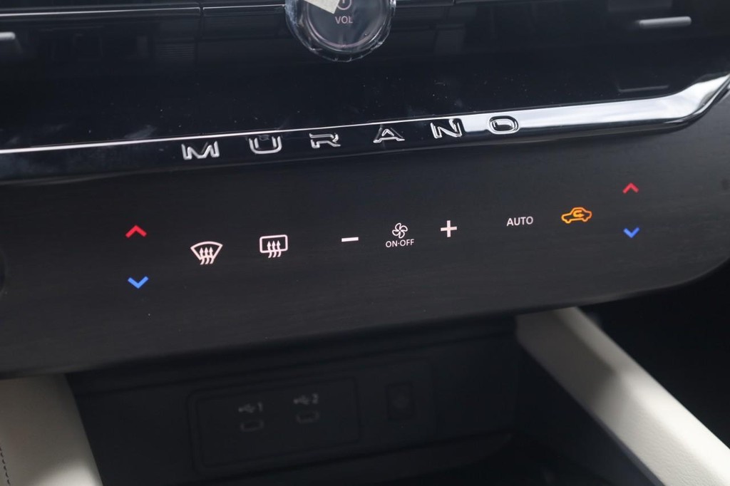 Nissan Murano Vehicle Image 17