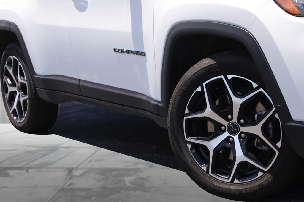 Jeep Compass Vehicle Image 03