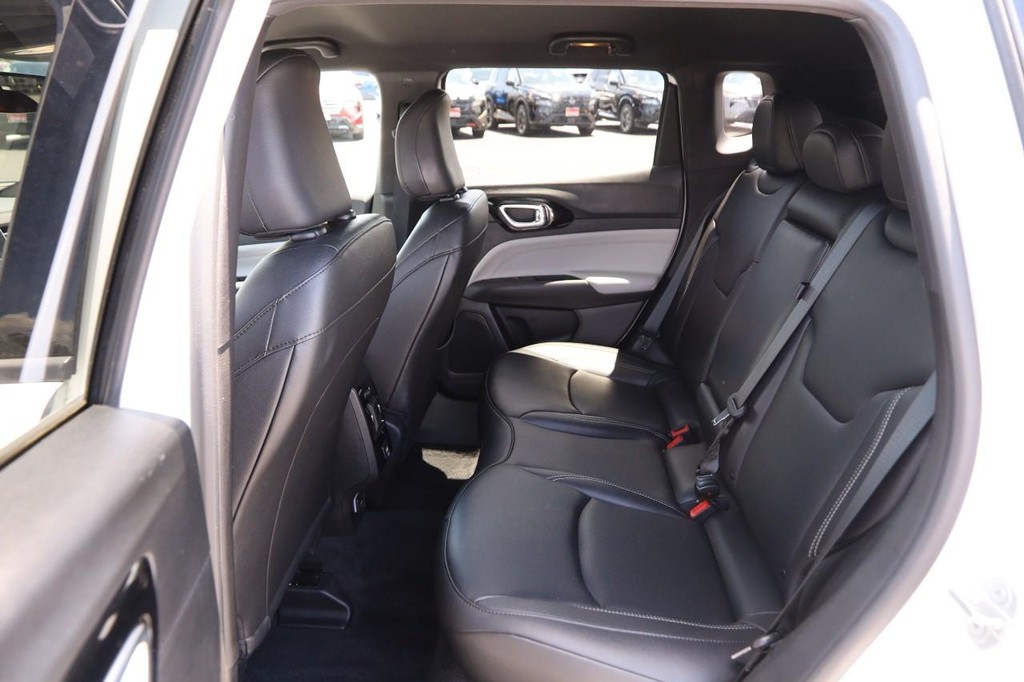 Jeep Compass Vehicle Image 09