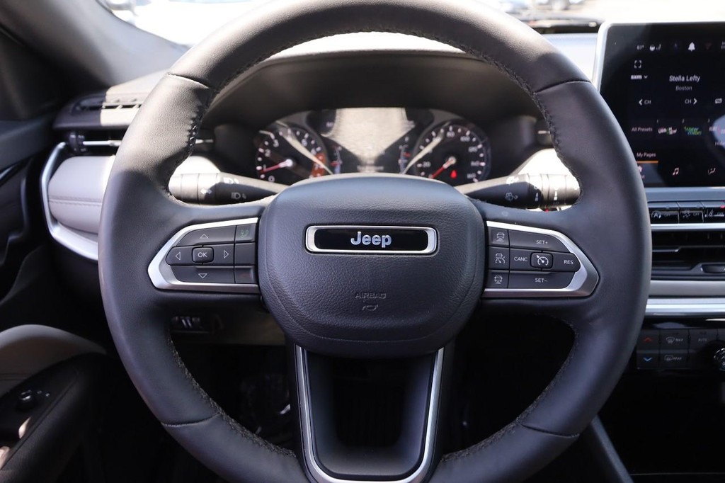 Jeep Compass Vehicle Image 10