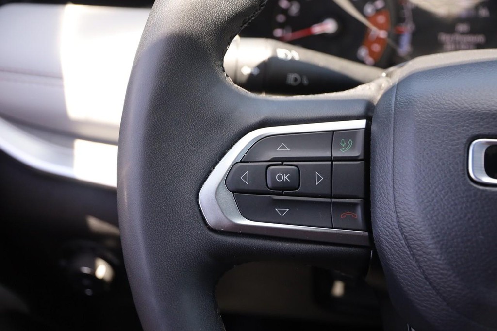 Jeep Compass Vehicle Image 11