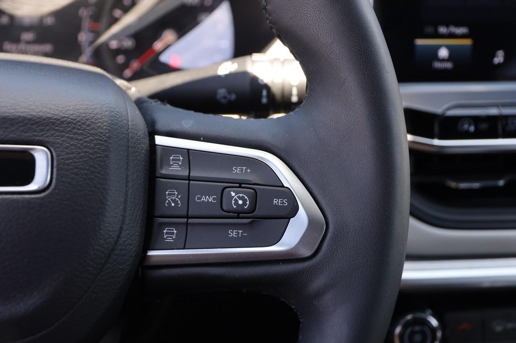 Jeep Compass Vehicle Image 12