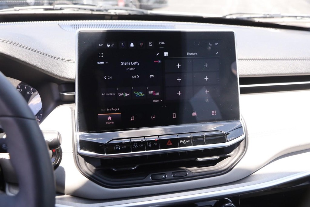 Jeep Compass Vehicle Image 15