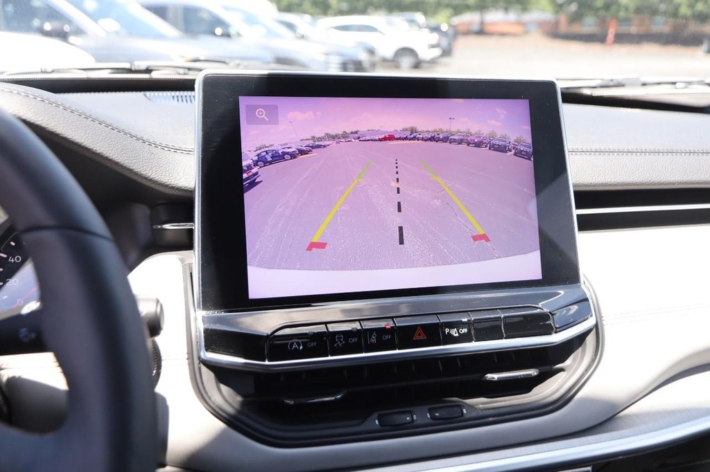 Jeep Compass Vehicle Image 16
