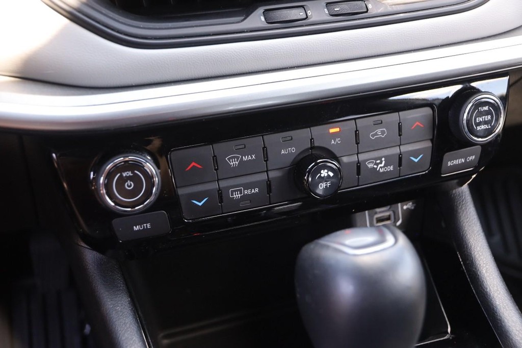 Jeep Compass Vehicle Image 17