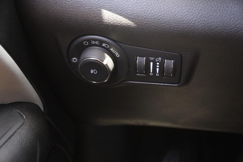 Jeep Compass Vehicle Image 19