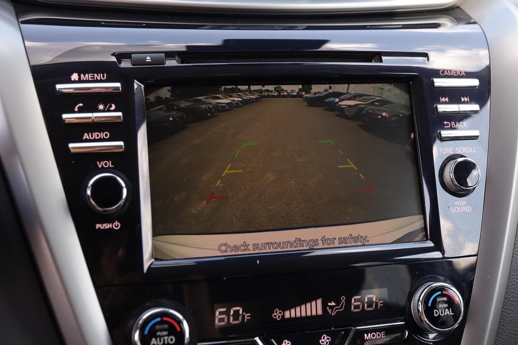 Nissan Murano Vehicle Image 16