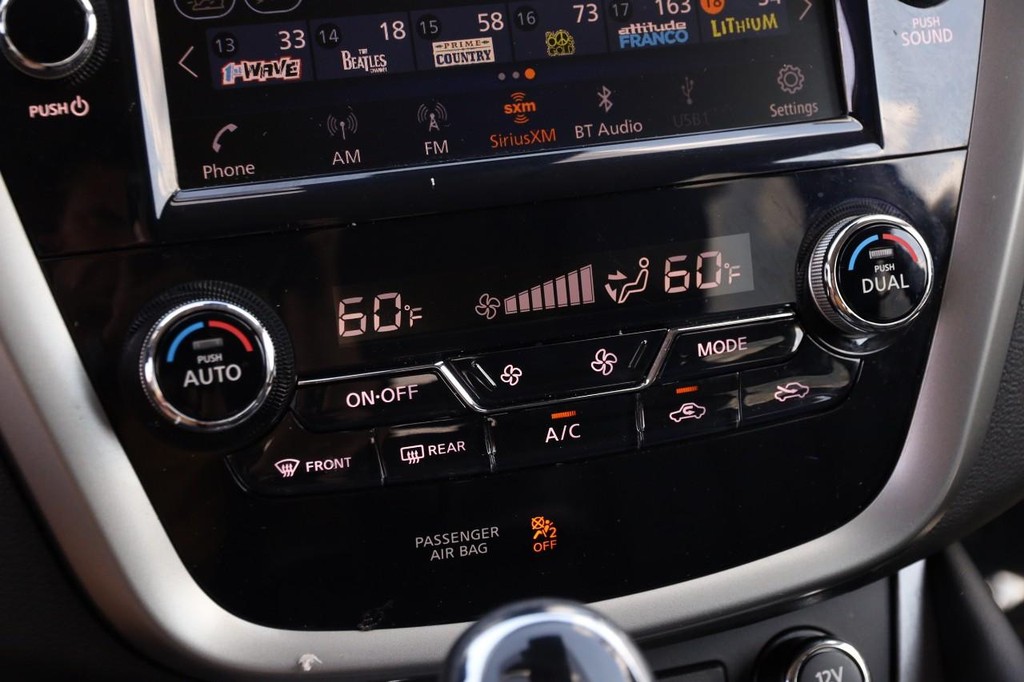 Nissan Murano Vehicle Image 17