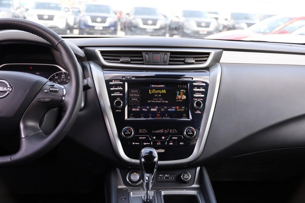 Nissan Murano Vehicle Image 23