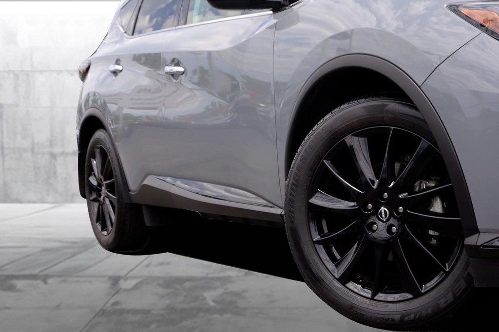 Nissan Murano Vehicle Full-screen Gallery Image 3