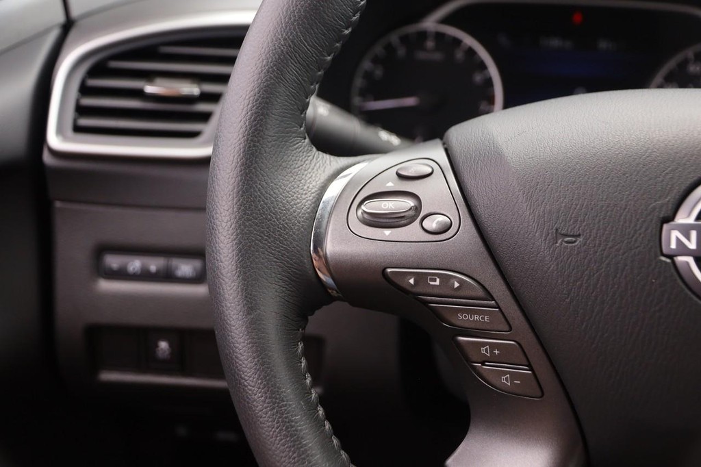 Nissan Murano Vehicle Full-screen Gallery Image 11