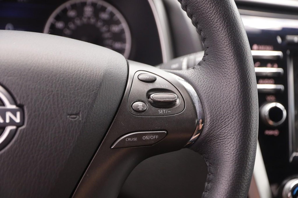 Nissan Murano Vehicle Full-screen Gallery Image 12