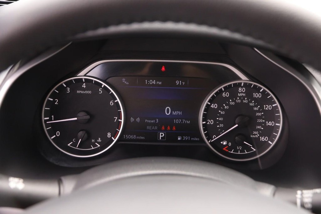 Nissan Murano Vehicle Full-screen Gallery Image 13