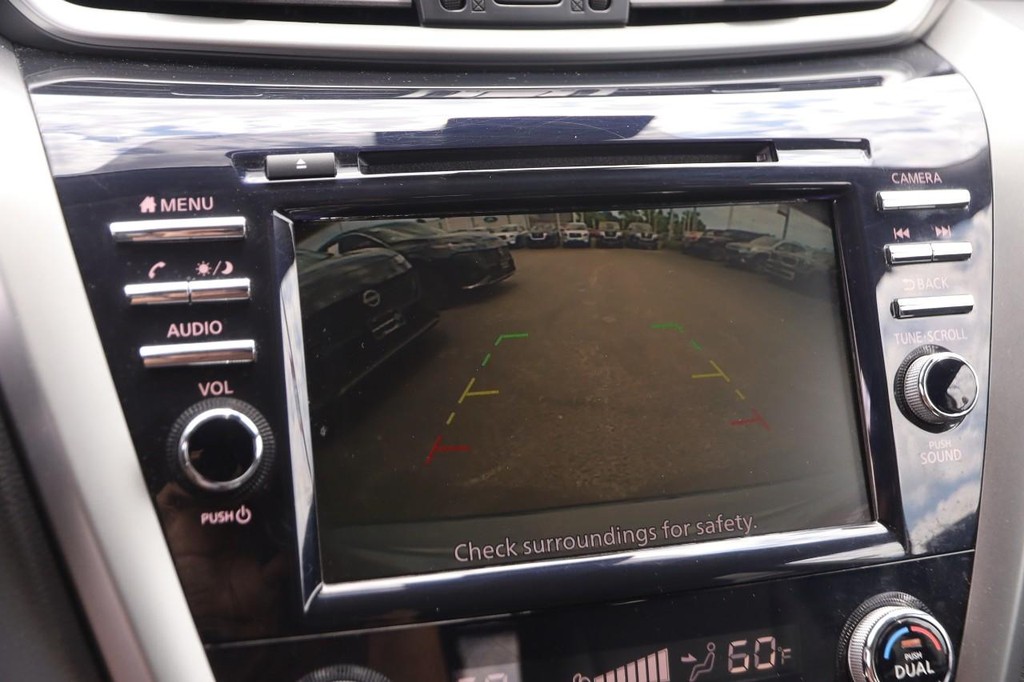 Nissan Murano Vehicle Full-screen Gallery Image 16
