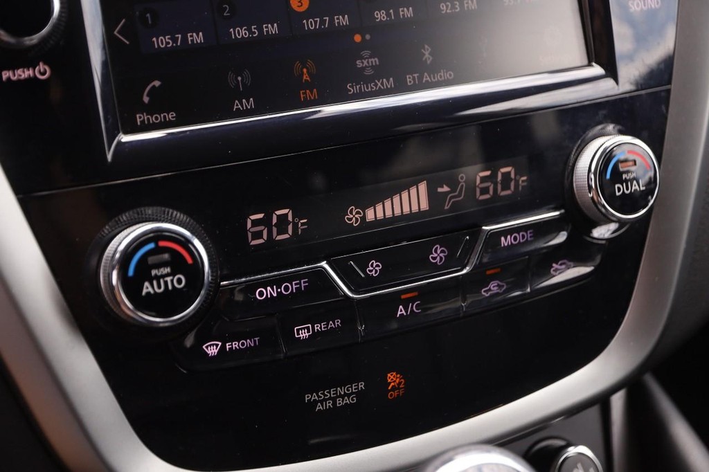 Nissan Murano Vehicle Full-screen Gallery Image 17