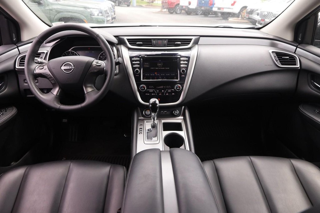 Nissan Murano Vehicle Full-screen Gallery Image 20