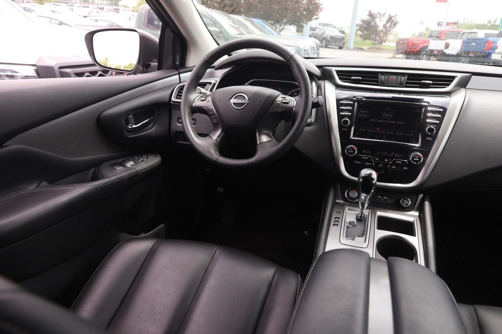 Nissan Murano Vehicle Full-screen Gallery Image 21