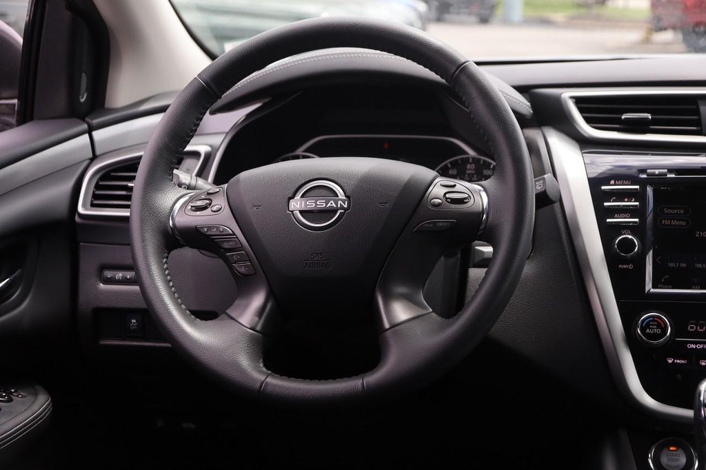 Nissan Murano Vehicle Full-screen Gallery Image 22