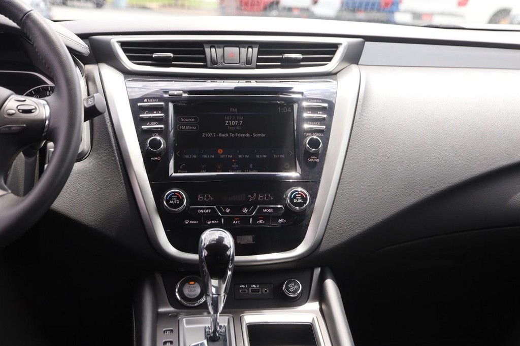 Nissan Murano Vehicle Full-screen Gallery Image 23