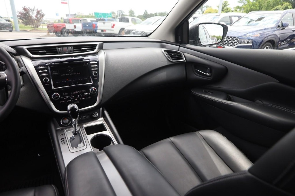 Nissan Murano Vehicle Full-screen Gallery Image 24