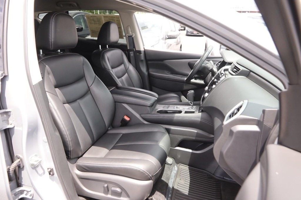 Nissan Murano Vehicle Full-screen Gallery Image 25