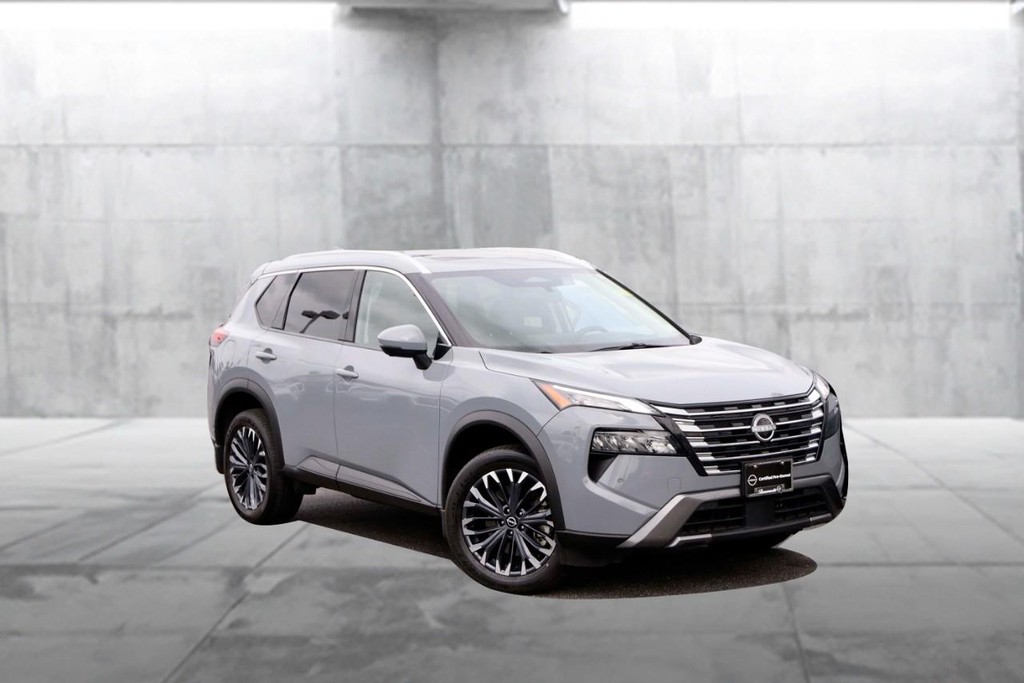 Nissan Rogue Vehicle Image 02