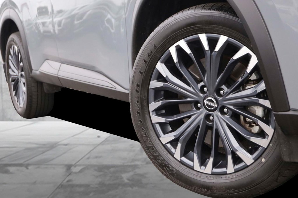 Nissan Rogue Vehicle Image 03