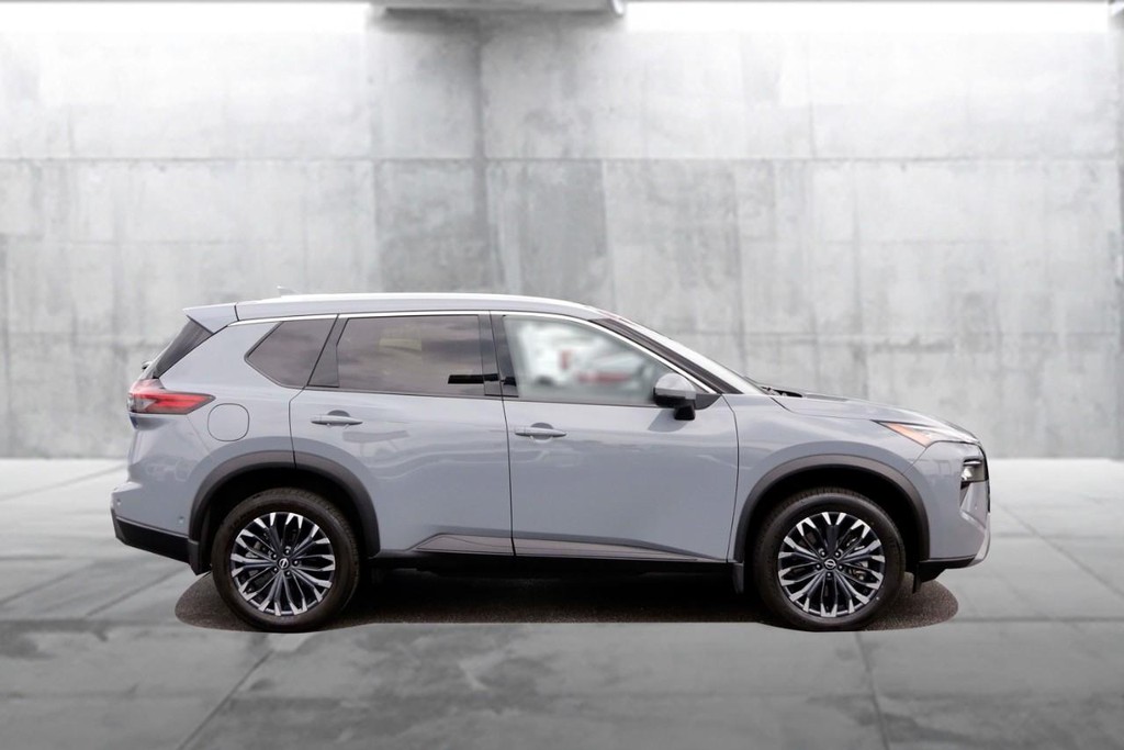 Nissan Rogue Vehicle Image 05