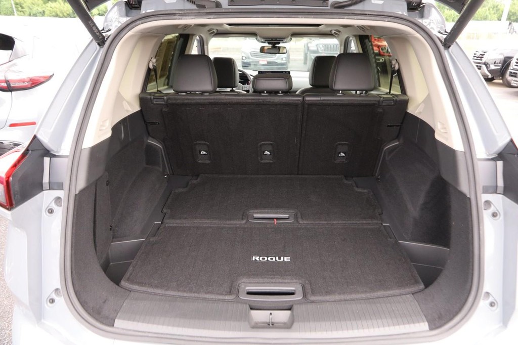 Nissan Rogue Vehicle Image 07