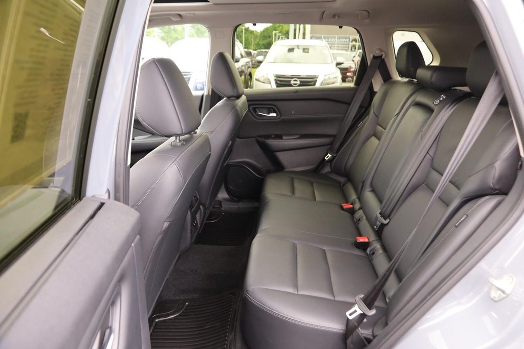 Nissan Rogue Vehicle Image 11