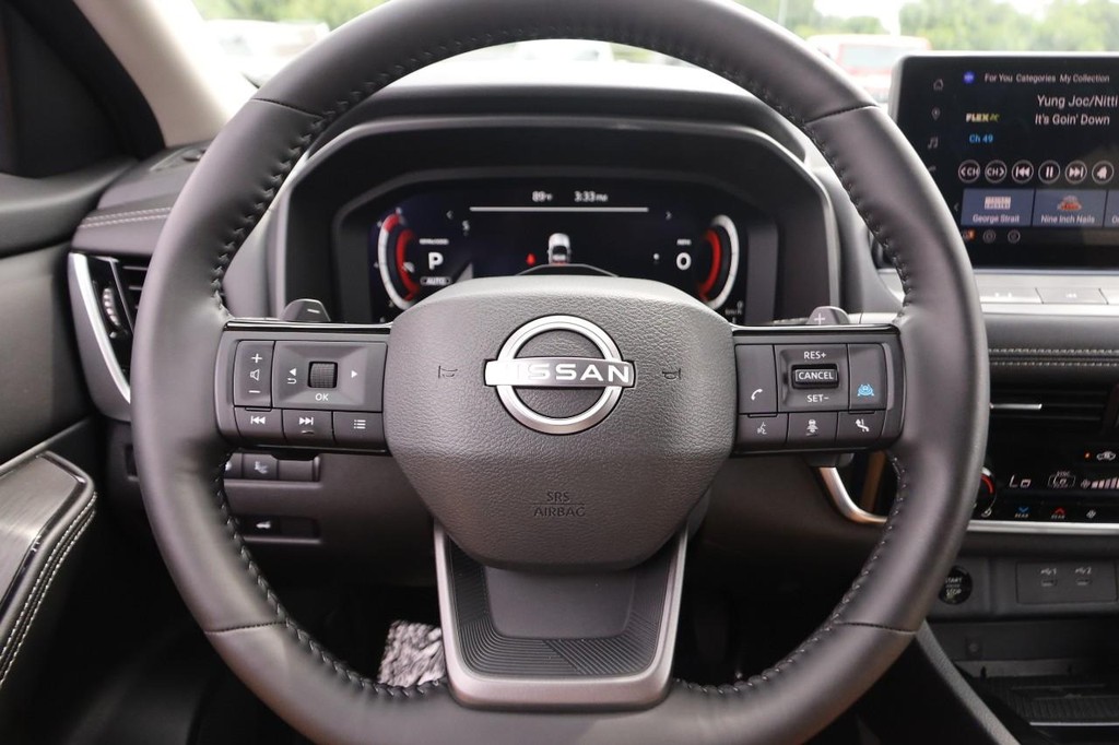 Nissan Rogue Vehicle Image 12
