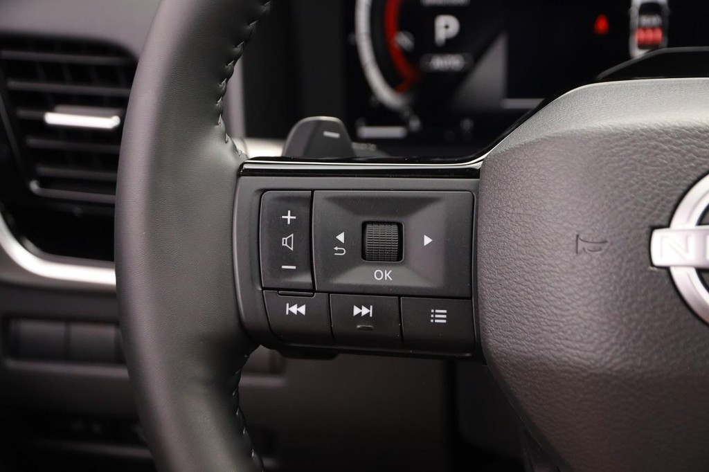 Nissan Rogue Vehicle Image 13