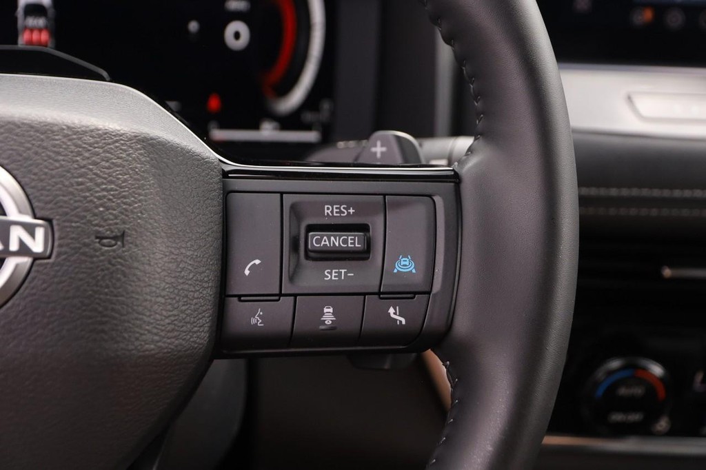 Nissan Rogue Vehicle Image 14