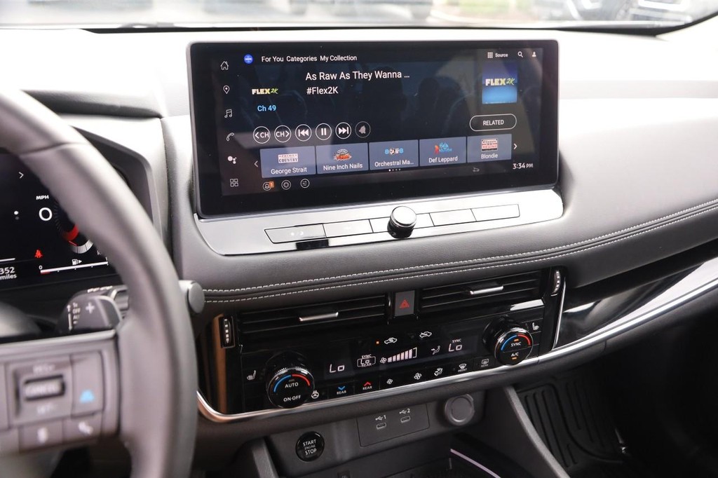 Nissan Rogue Vehicle Image 17