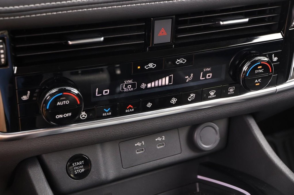 Nissan Rogue Vehicle Image 20
